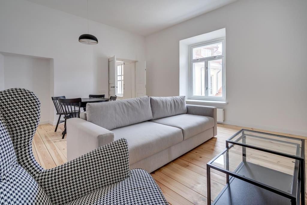 וילנה Spacious 2-Bedroom Flat In Old Town By Urban Rent מראה חיצוני תמונה