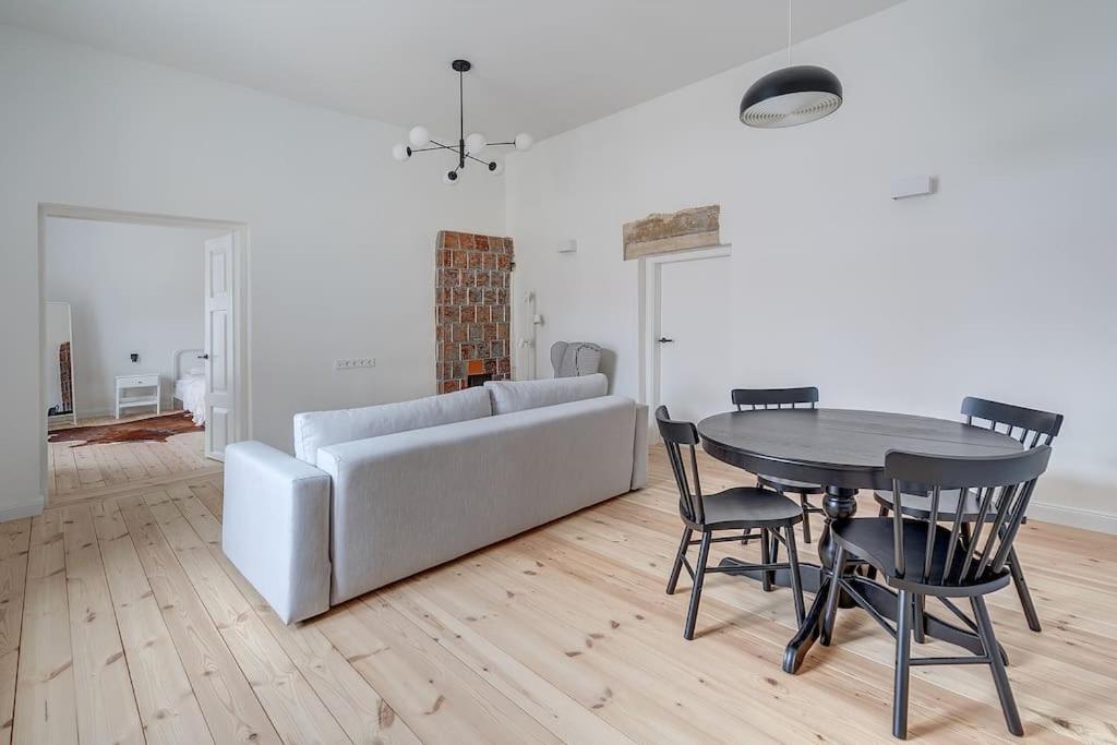 וילנה Spacious 2-Bedroom Flat In Old Town By Urban Rent מראה חיצוני תמונה
