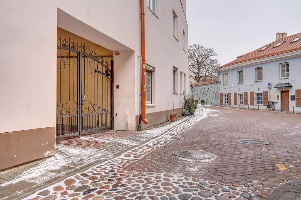 וילנה Spacious 2-Bedroom Flat In Old Town By Urban Rent מראה חיצוני תמונה