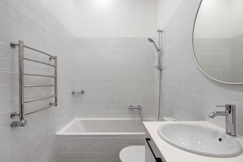 וילנה Spacious 2-Bedroom Flat In Old Town By Urban Rent מראה חיצוני תמונה
